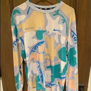 Nike athleisure shirt
